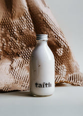 Taith Cream Tobacco Dark Honey - Lifestyle