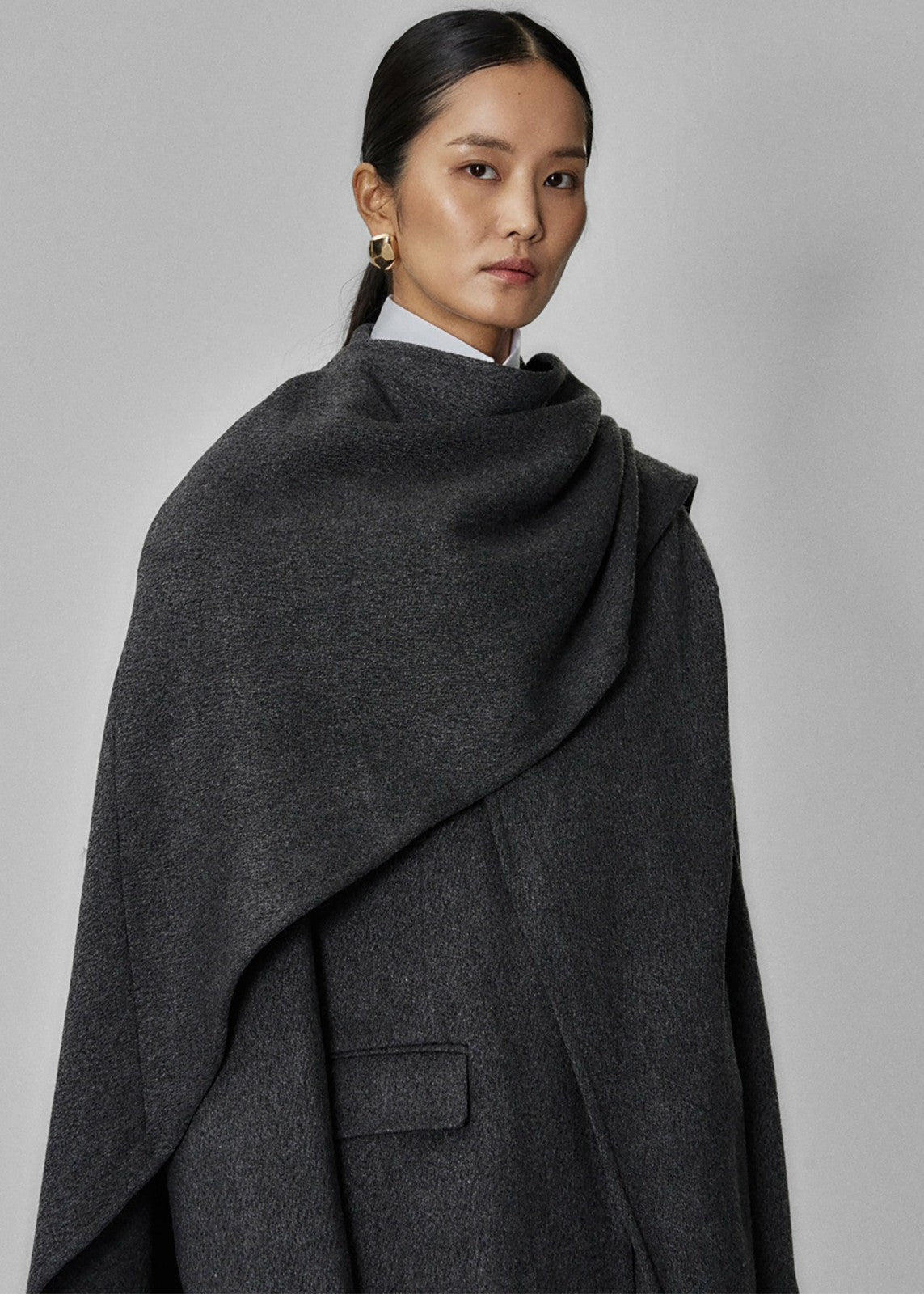 Whisella Cape Charcoal - Women