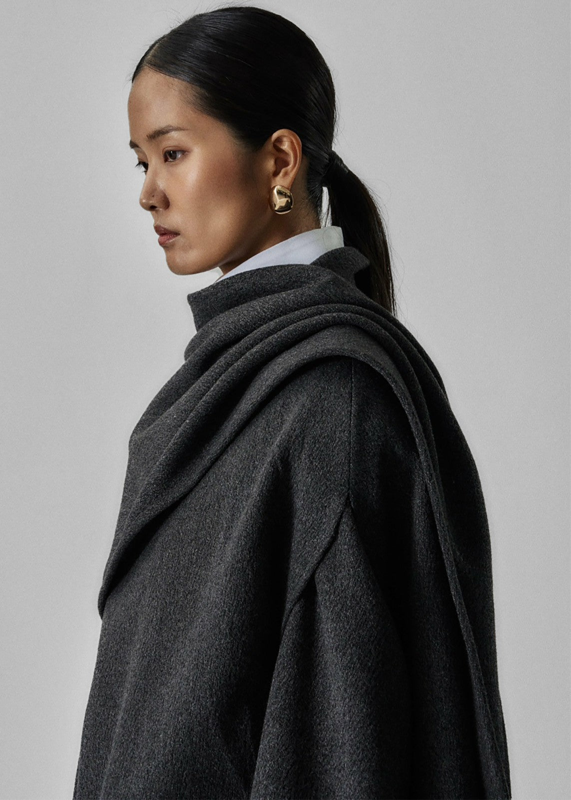 Whisella Cape Charcoal - Women