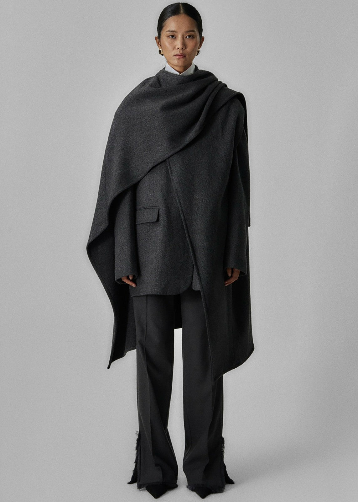 Whisella Cape Charcoal - Women