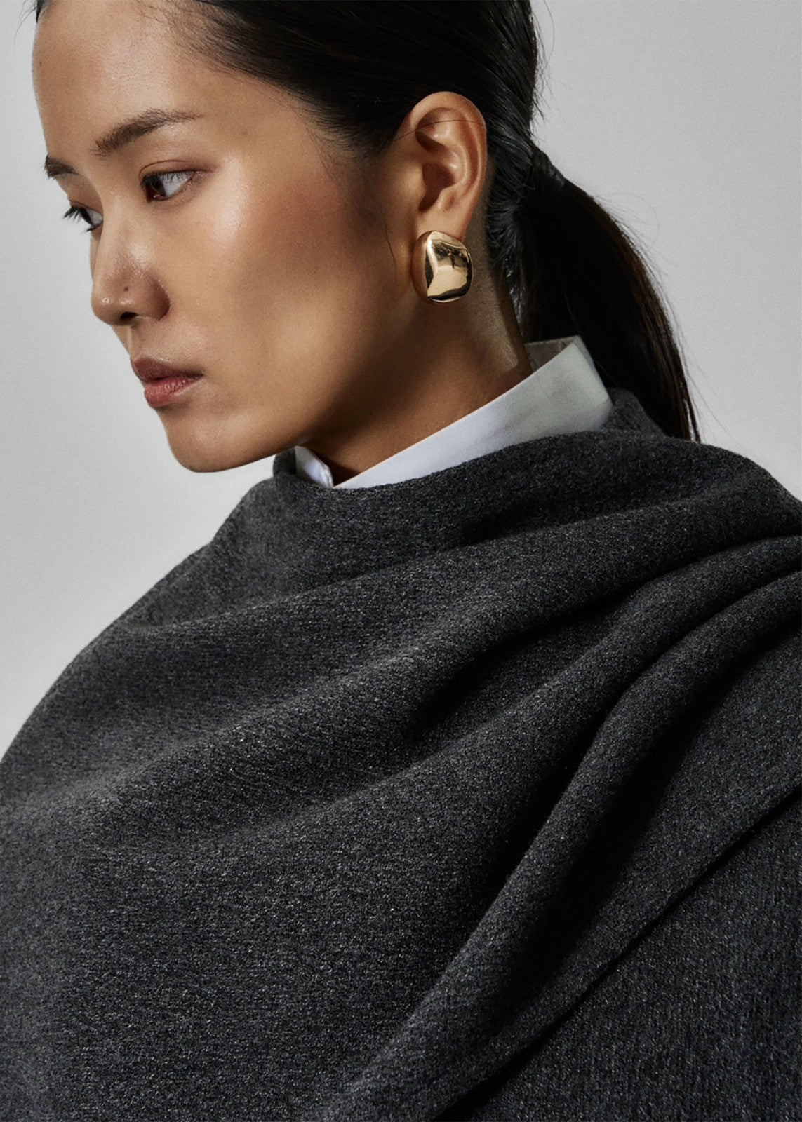 Whisella Cape Charcoal - Women