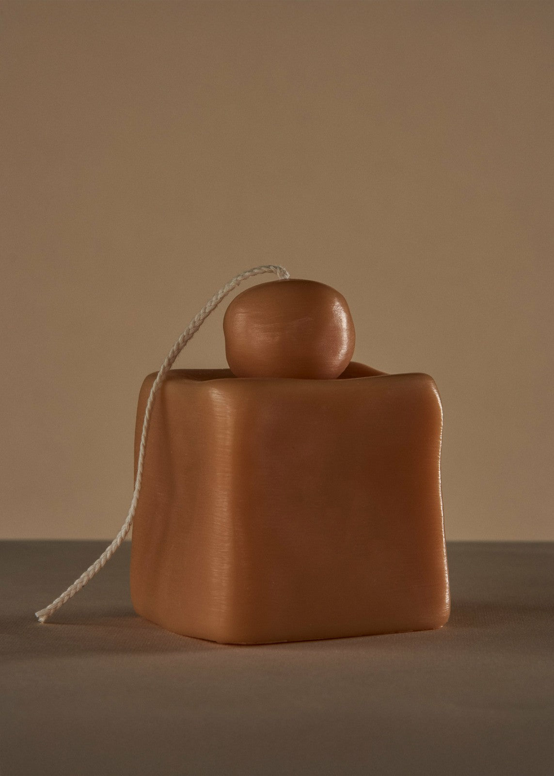 Ann Vincent Fonz Candle Sand - Lifestyle