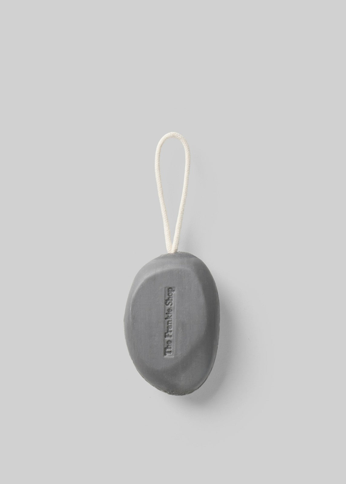 The Frankie Shop Soap Oud Natural - Lifestyle