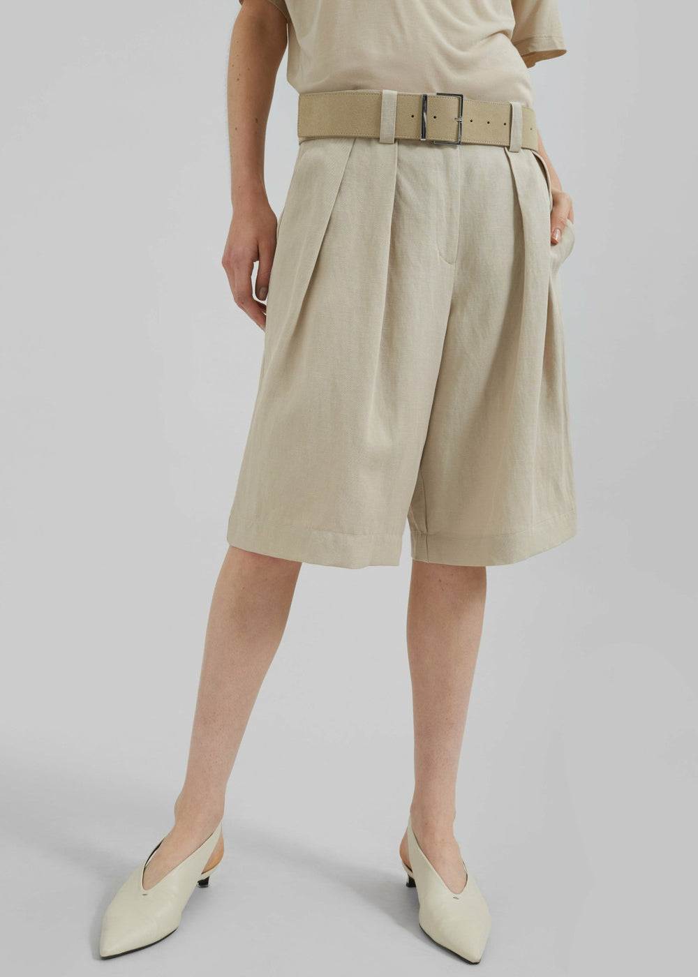 Bilbao Pleated Linen Bermuda Shorts Cement - Women