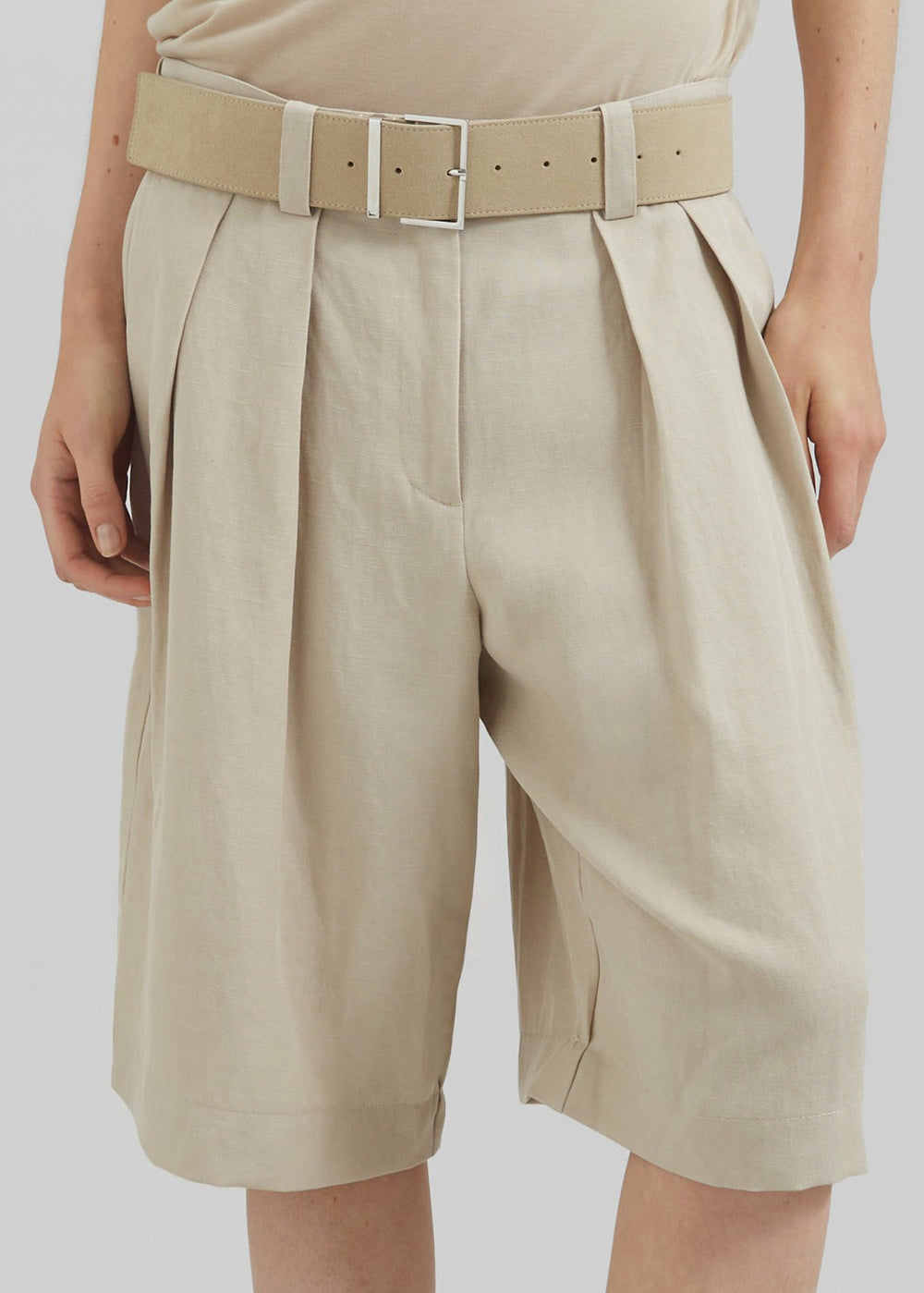 Bilbao Pleated Linen Bermuda Shorts Cement - Women