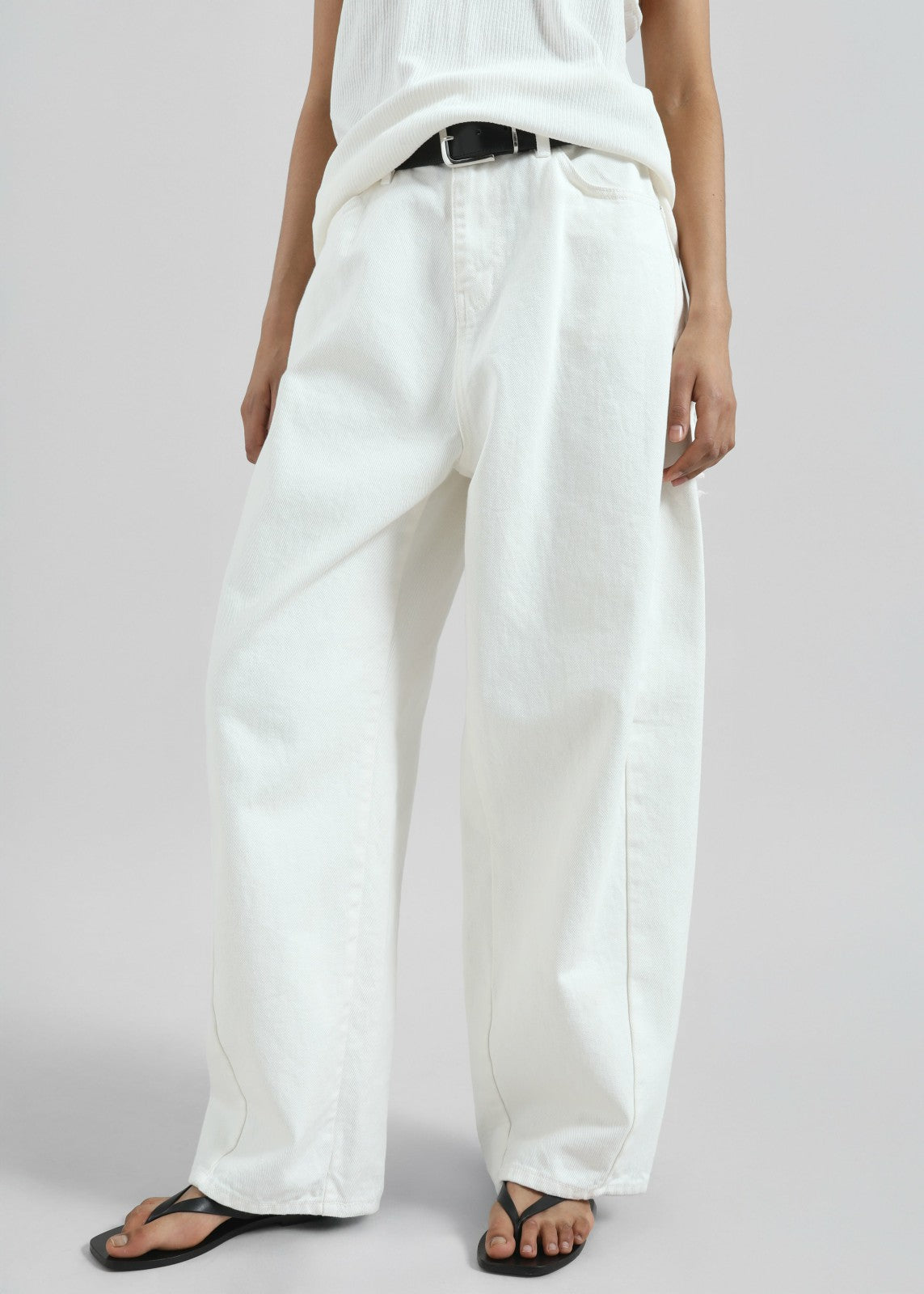 Halgar Frayed Seam Barrel-Leg Jeans White - Women