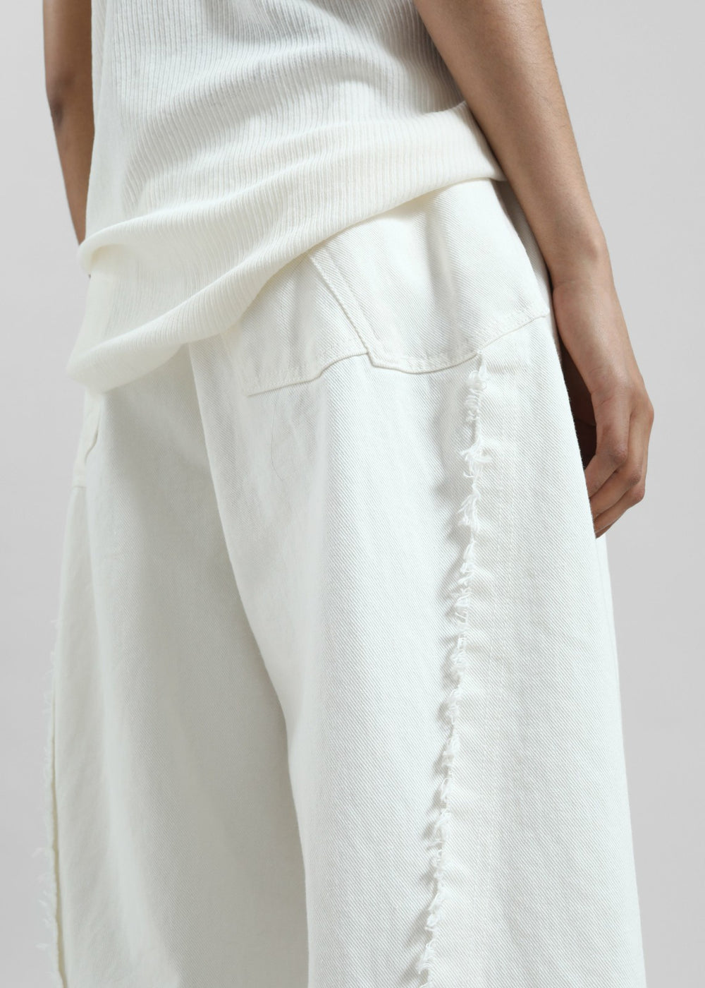 Halgar Frayed Seam Barrel-Leg Jeans White - Women
